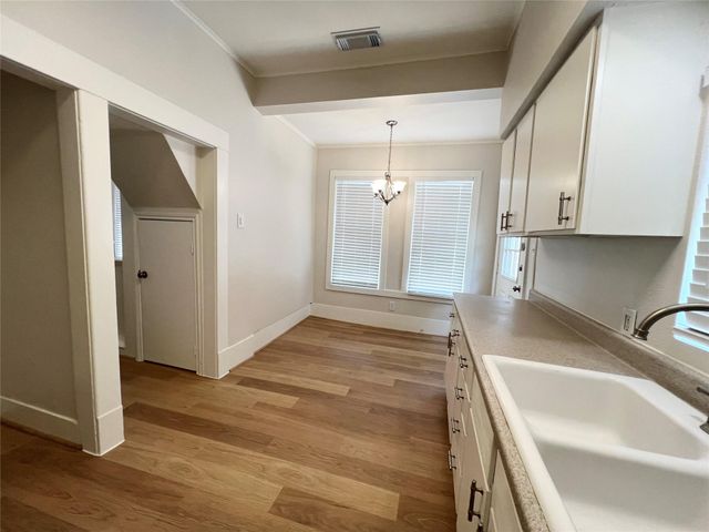421 E Myrtle Street, Angleton, TX 77515