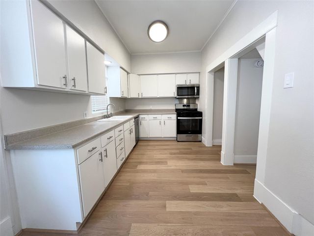 421 E Myrtle Street, Angleton, TX 77515