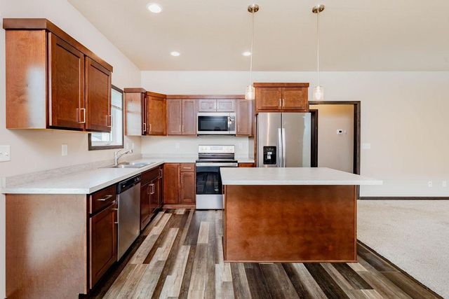 3062 39th Avenue S, Moorhead, MN 56560