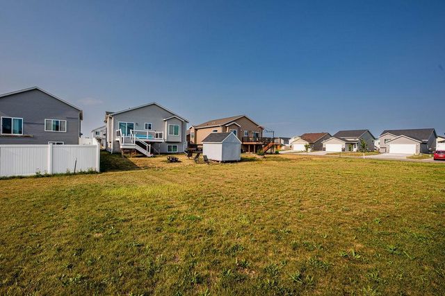 3062 39th Avenue S, Moorhead, MN 56560