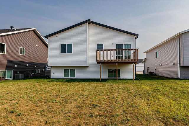 3062 39th Avenue S, Moorhead, MN 56560