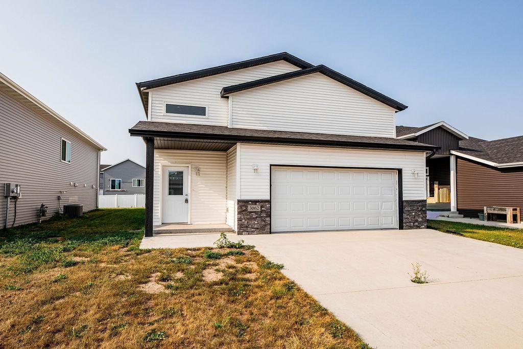 3062 39th Avenue S, Moorhead, MN 56560