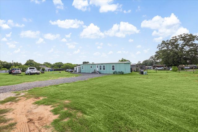 235 Thompson RD, Dale, TX 78616