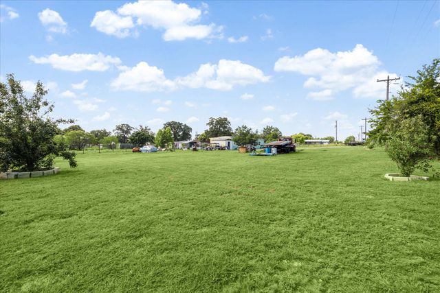 235 Thompson RD, Dale, TX 78616