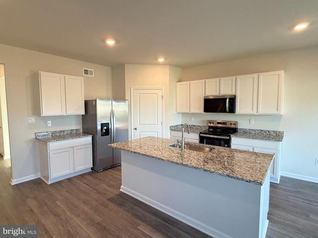 305 ORPINGTON DR, Martinsburg, WV 25403