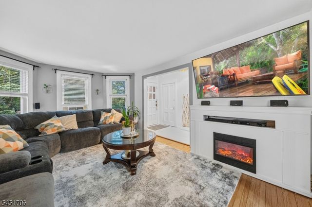 35 Lakeview Pl, Verona Twp., NJ 07044