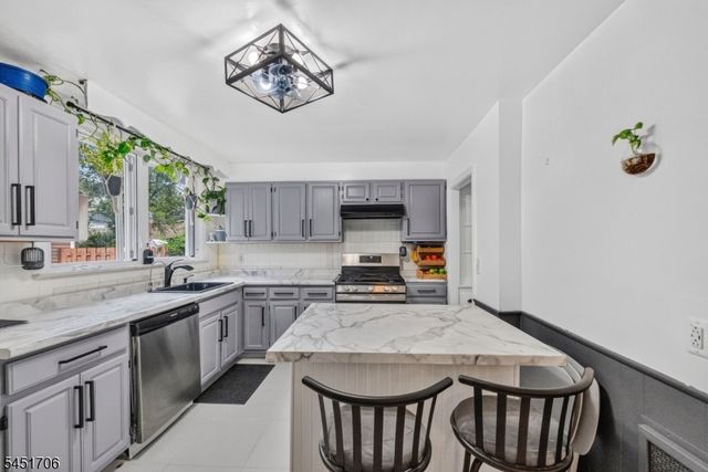 35 Lakeview Pl, Verona Twp., NJ 07044