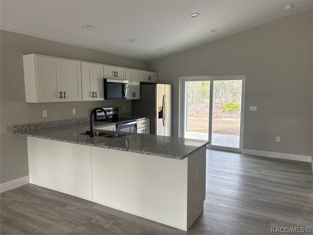 6642 N Roland Drive, Dunnellon, FL 34433