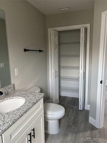 6642 N Roland Drive, Dunnellon, FL 34433