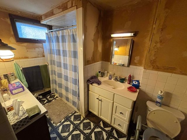 233-235 White St, Springfield, MA 01108