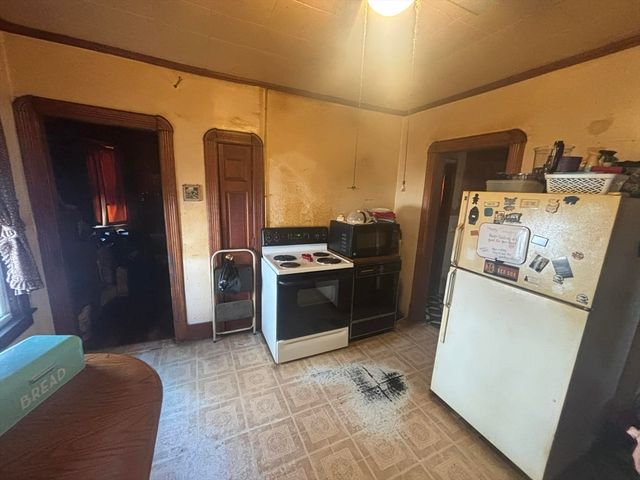 233-235 White St, Springfield, MA 01108