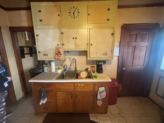 233-235 White St, Springfield, MA 01108