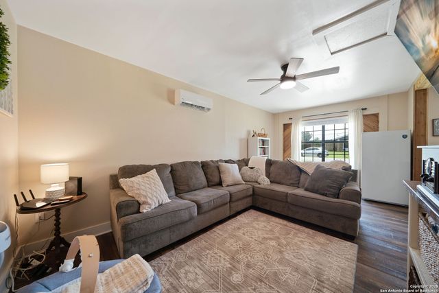 619 Mimosa, Floresville, TX 78114