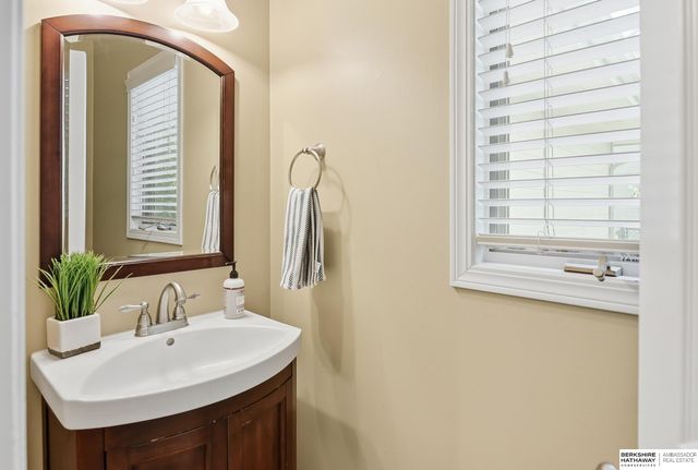 17323 Franklin Drive, Omaha, NE 68118