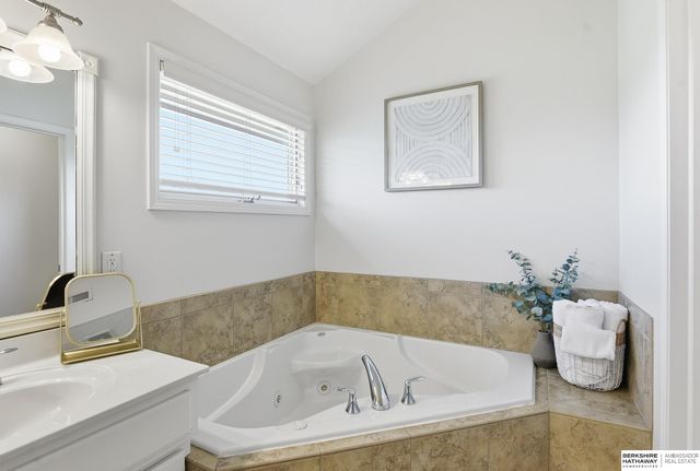 17323 Franklin Drive, Omaha, NE 68118