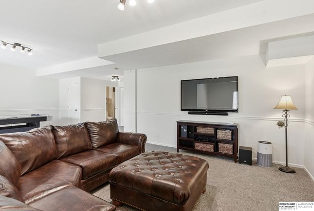 17323 Franklin Drive, Omaha, NE 68118
