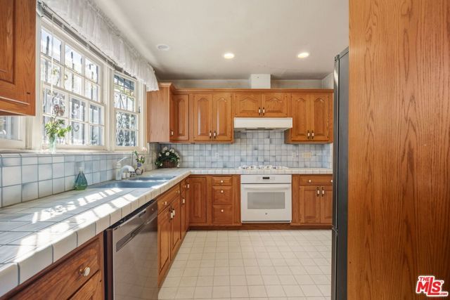 943 Princeton Street, Santa Monica, CA 90403
