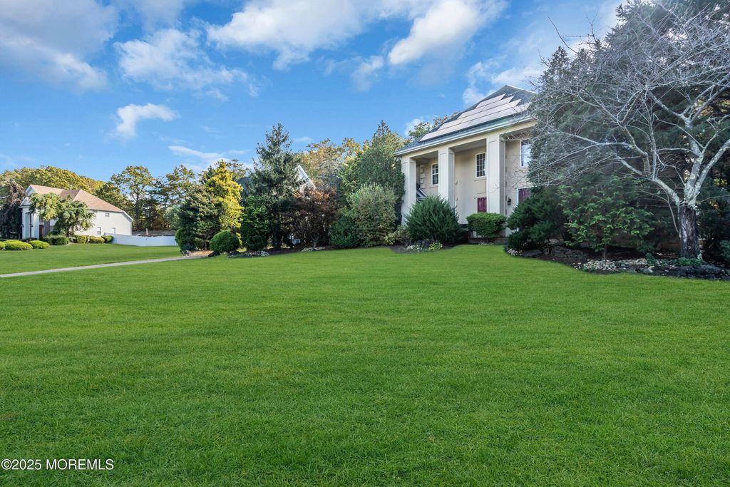 25 Greenwich Drive, Jackson, NJ 08527