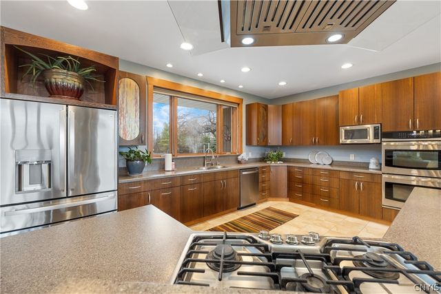 6687 Beach Road, Camillus, NY 13209