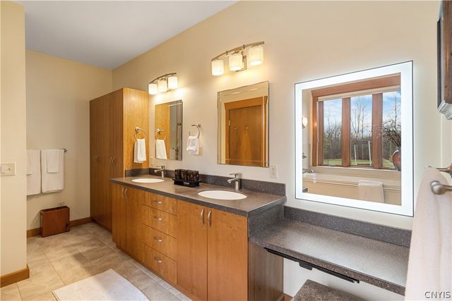 6687 Beach Road, Camillus, NY 13209