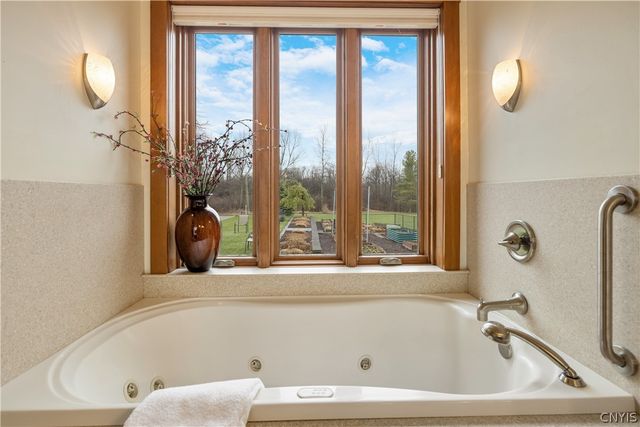 6687 Beach Road, Camillus, NY 13209