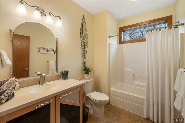 6687 Beach Road, Camillus, NY 13209