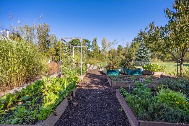 6687 Beach Road, Camillus, NY 13209