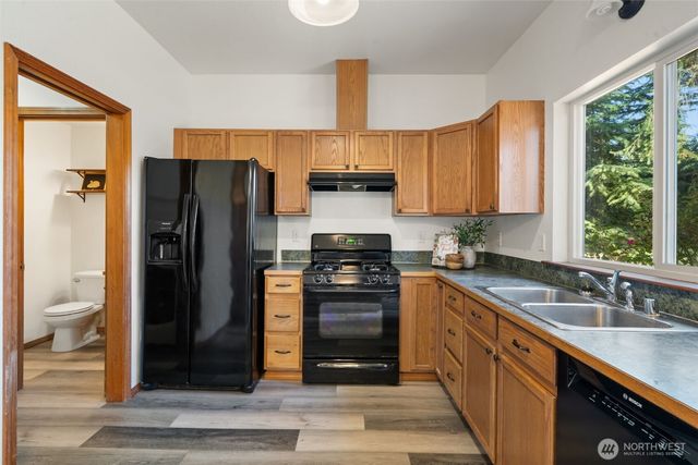130 E Warbler Court, Allyn, WA 98524