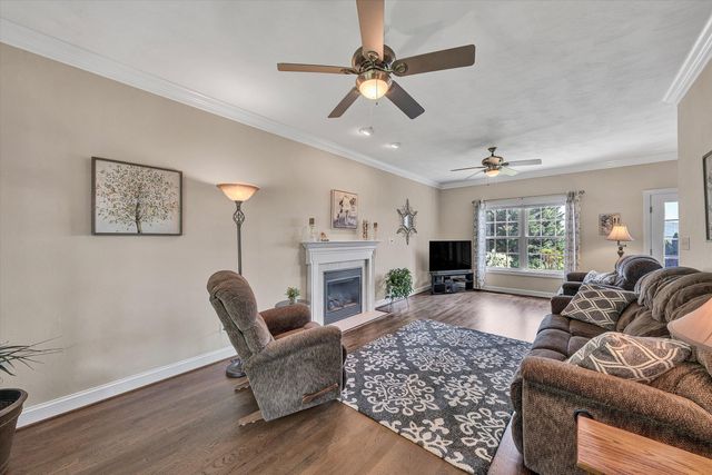 6210 Crumpacker DR, Roanoke, VA 24012