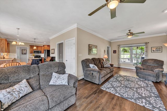 6210 Crumpacker DR, Roanoke, VA 24012