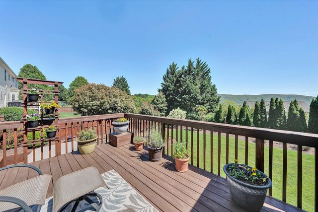 6210 Crumpacker DR, Roanoke, VA 24012