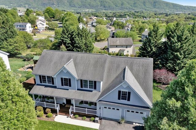 6210 Crumpacker DR, Roanoke, VA 24012