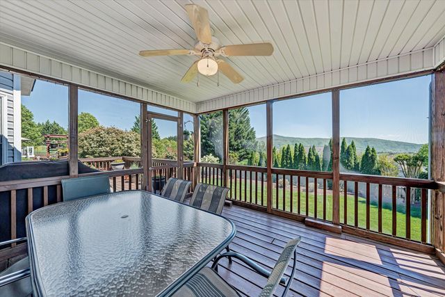 6210 Crumpacker DR, Roanoke, VA 24012