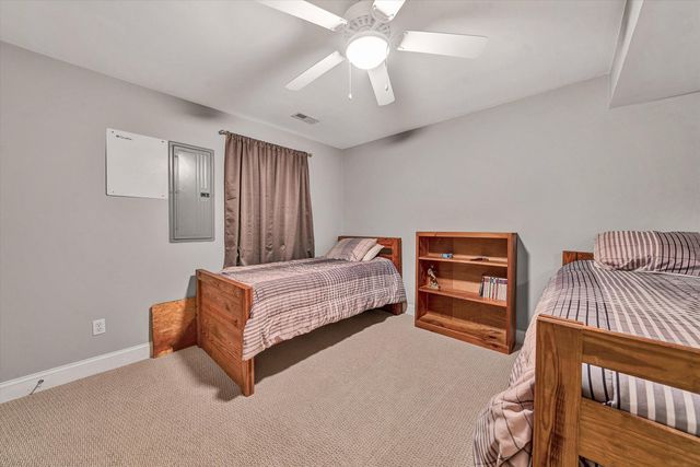 6210 Crumpacker DR, Roanoke, VA 24012