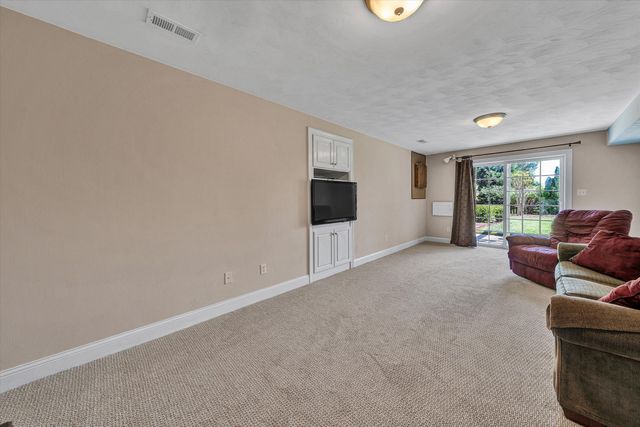 6210 Crumpacker DR, Roanoke, VA 24012