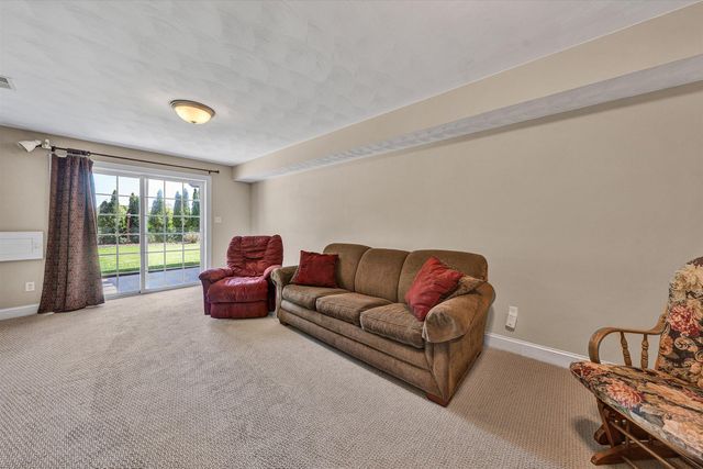6210 Crumpacker DR, Roanoke, VA 24012