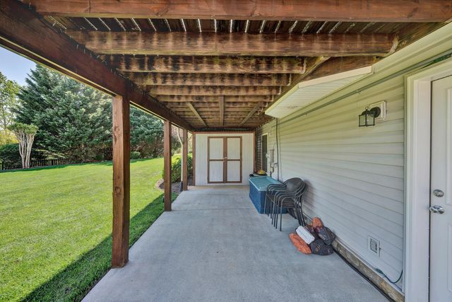 6210 Crumpacker DR, Roanoke, VA 24012