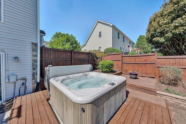 6210 Crumpacker DR, Roanoke, VA 24012