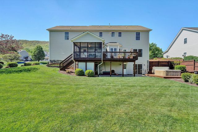 6210 Crumpacker DR, Roanoke, VA 24012
