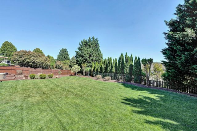 6210 Crumpacker DR, Roanoke, VA 24012