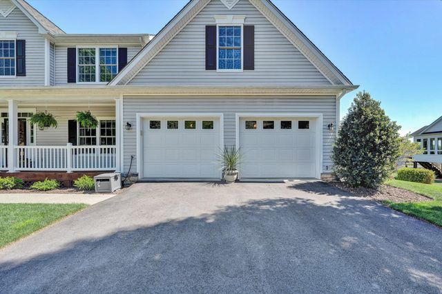 6210 Crumpacker DR, Roanoke, VA 24012