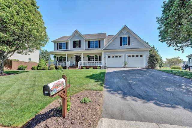 6210 Crumpacker DR, Roanoke, VA 24012