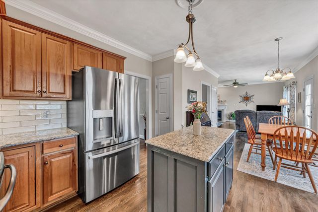 6210 Crumpacker DR, Roanoke, VA 24012