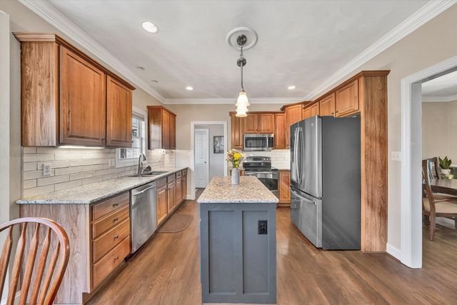 6210 Crumpacker DR, Roanoke, VA 24012