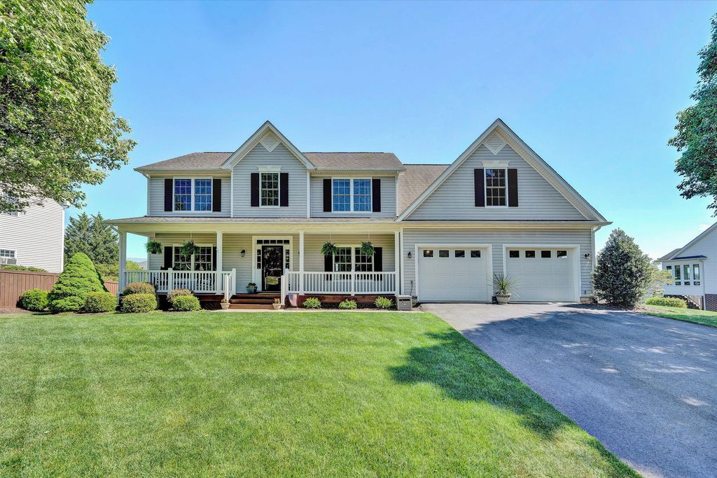 6210 Crumpacker DR, Roanoke, VA 24012