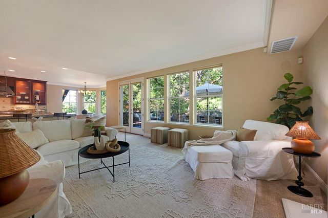 2029 Park Vista Ct, Santa Rosa, CA 95405