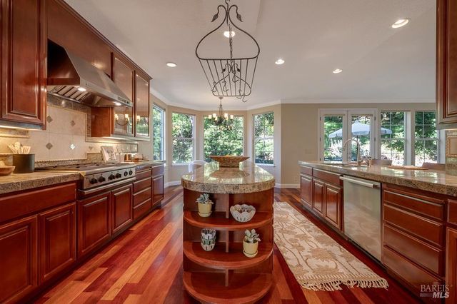 2029 Park Vista Ct, Santa Rosa, CA 95405