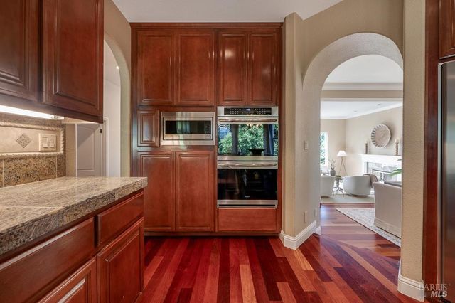 2029 Park Vista Ct, Santa Rosa, CA 95405