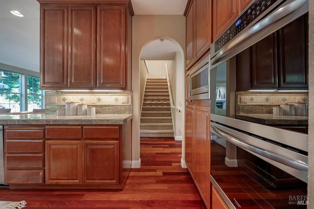 2029 Park Vista Ct, Santa Rosa, CA 95405