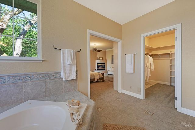 2029 Park Vista Ct, Santa Rosa, CA 95405